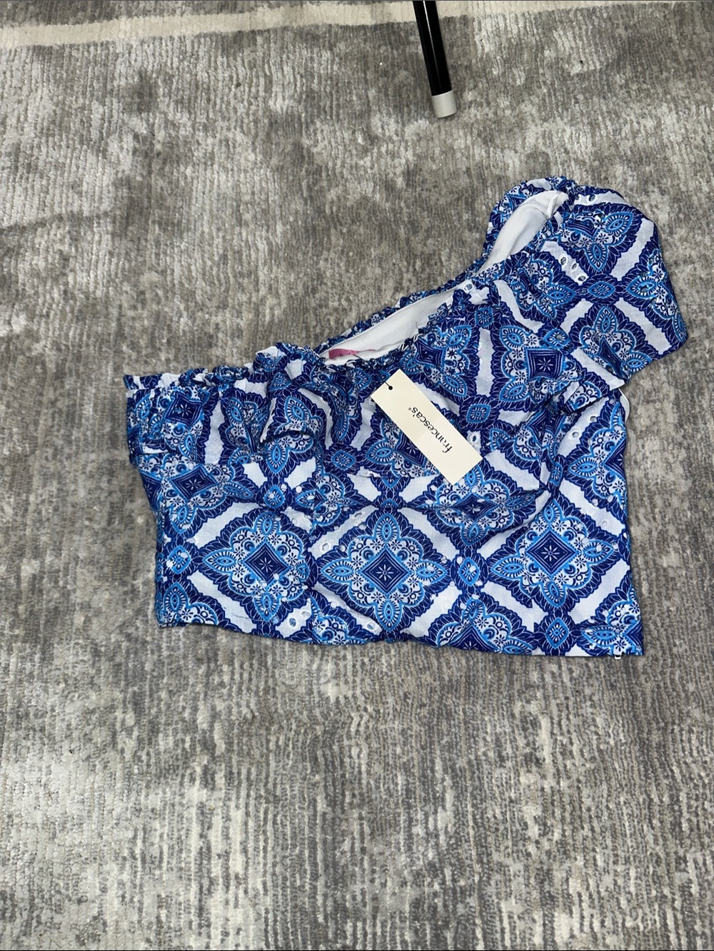 Francesca's Collections Blue & White One-Shoulder Print